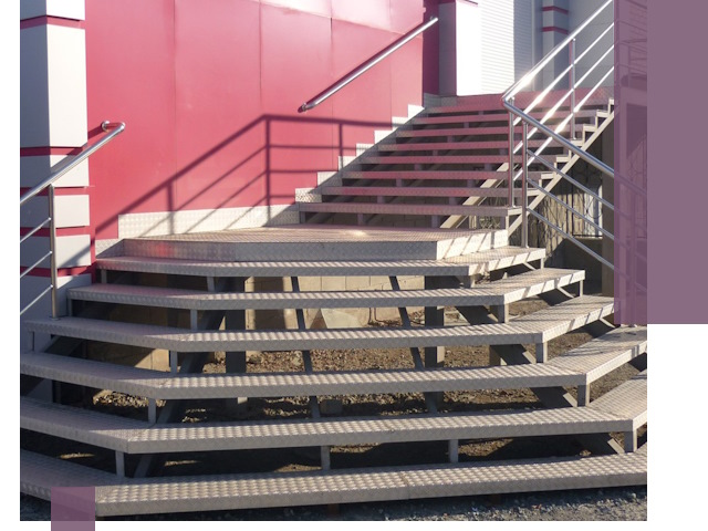 Лестницы для магазина в Гае — изготовление и монтаж