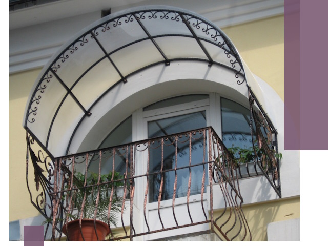 Козырьки над балконом в Гае — изготовление и монтаж